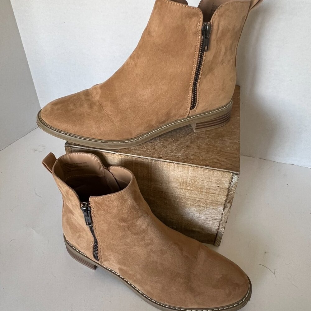 Universal Threads - image 3